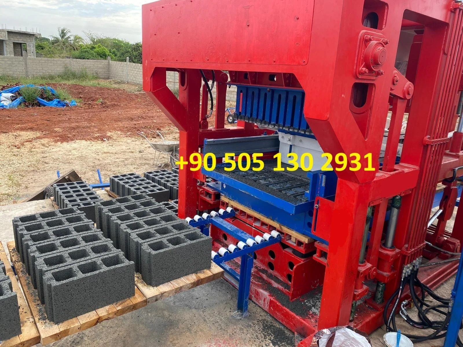 Pondeuse de parpaing OTT5SA brique pave agglos bloc beton bordure