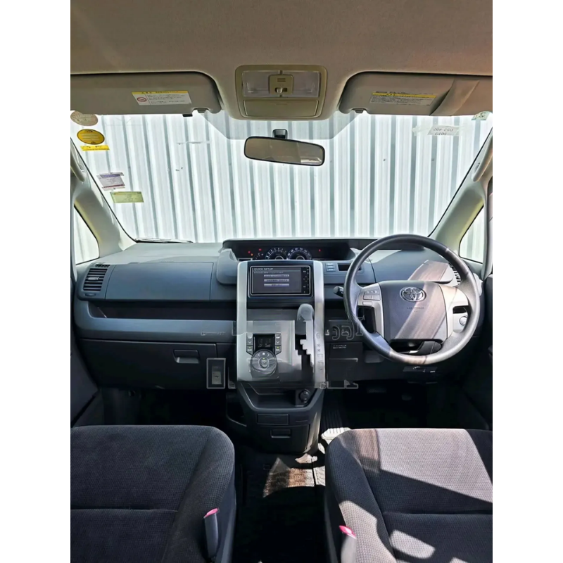 Toyota Noah 2.0 143hp FWD (7 Seater) 2012 Gris