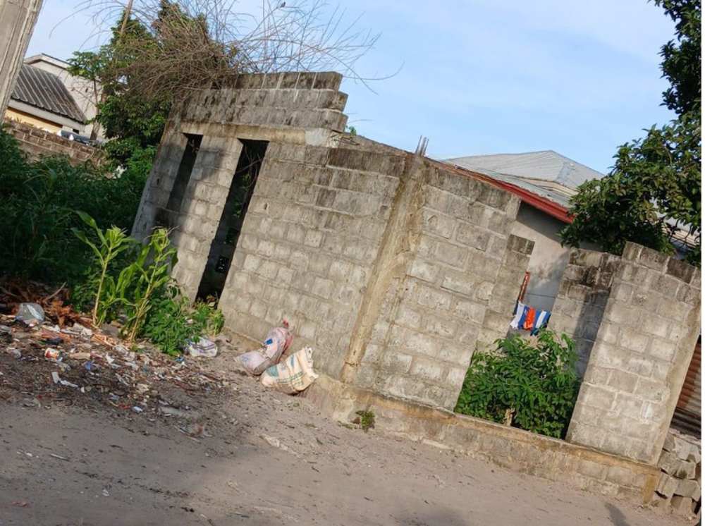 Terrain 250m² - Pointe-noire