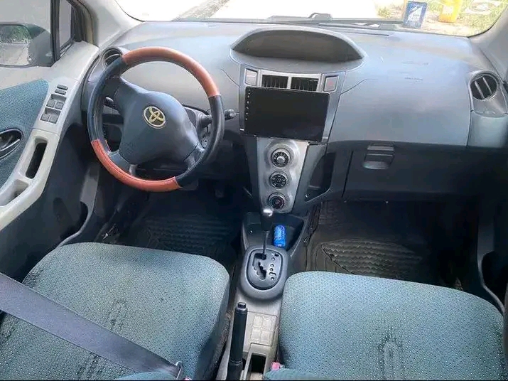 yaris 2.800.000fcfa +242 06 577 94 91