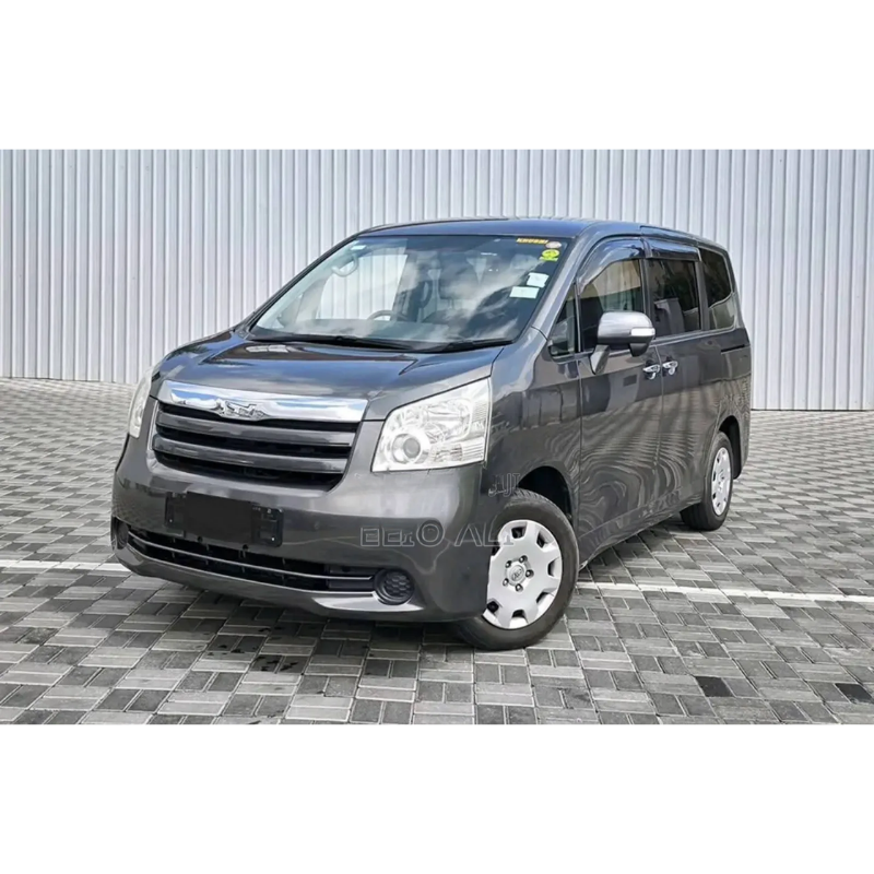 Toyota Noah 2.0 143hp FWD (7 Seater) 2012 Gris
