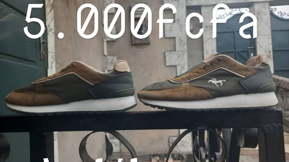 je vends ces basket polo Ralph Lauren est élégant je propose exclusiement la remise en main propre 