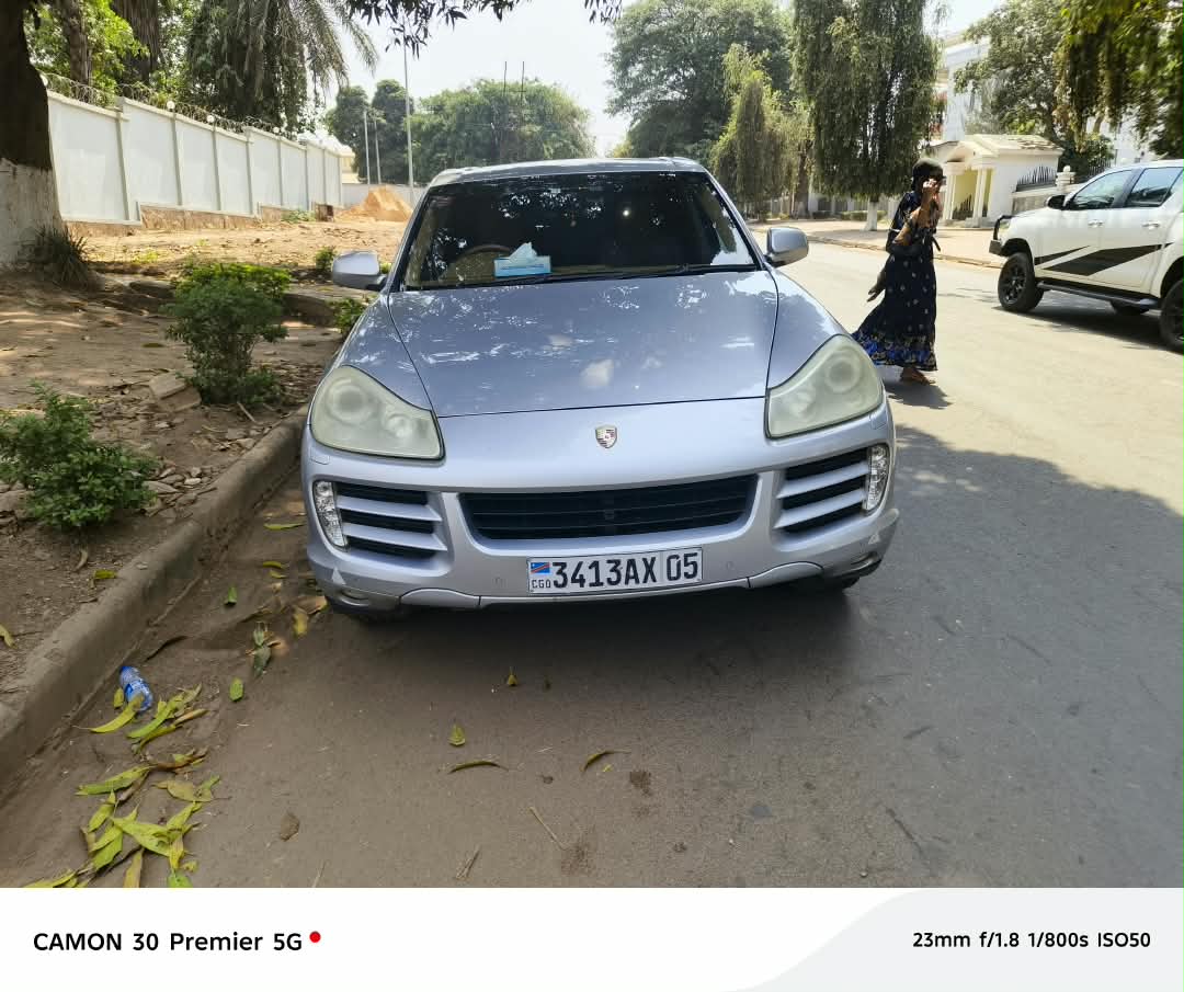 Porsche Cayenne 2015 gris argenté à vendre à Lubumbashi, SUV essence 167 000 km